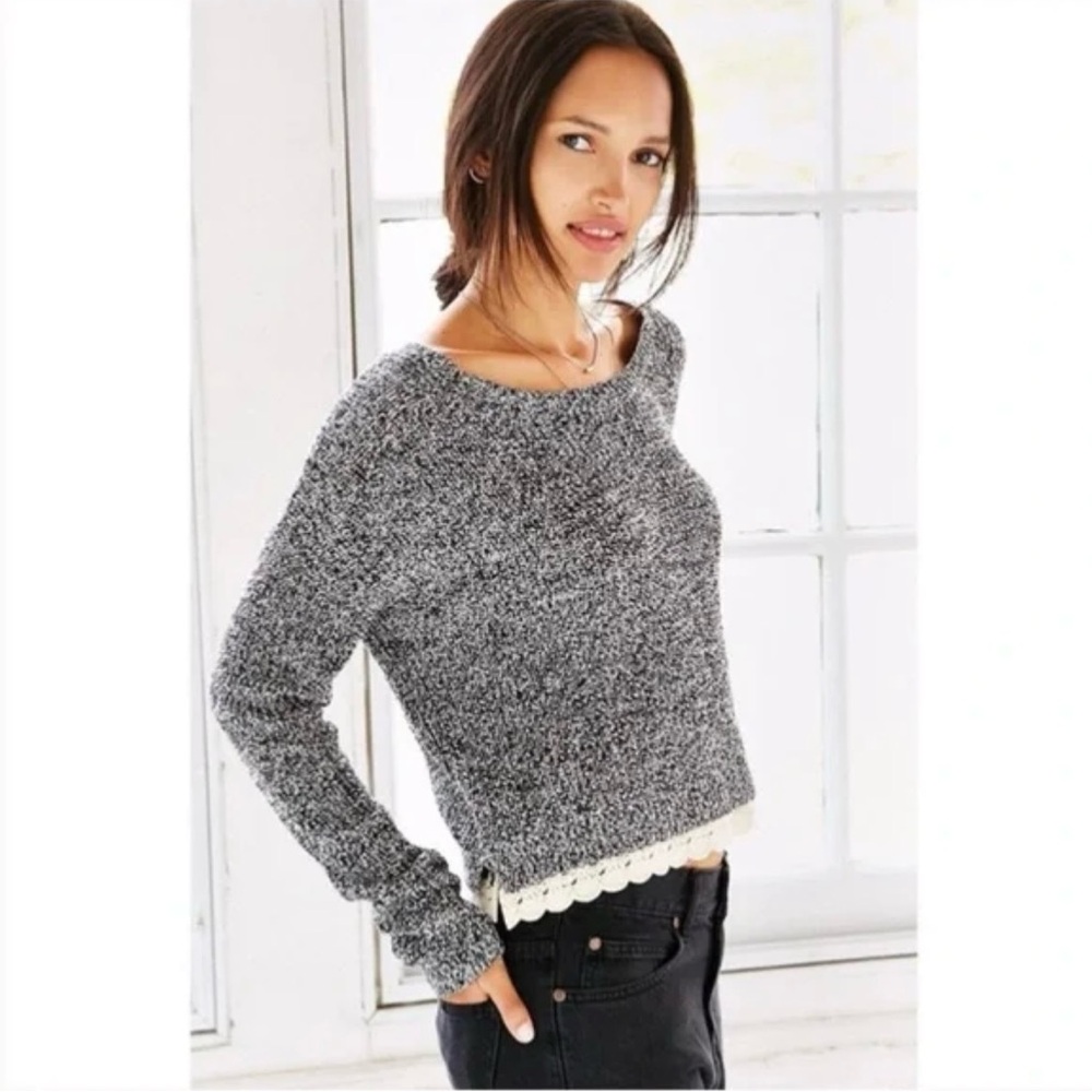 Kimchi Blue Urban Outfitters Black & White Knit Sweater with Ivory Lace Trim XS